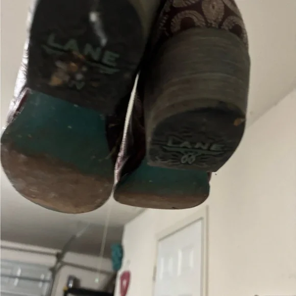 Stylish Embroidered Heeled Boots - Red - Picture 2 of 3